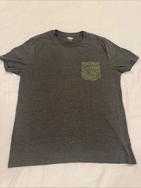 Old Navy Gray Short Sleeve Tee with Green Leaf Pocket